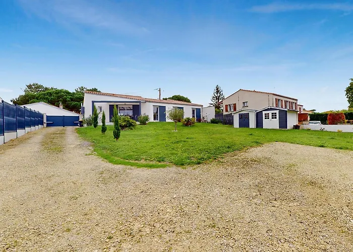 Stunning Home In La Tremblade With Wifi